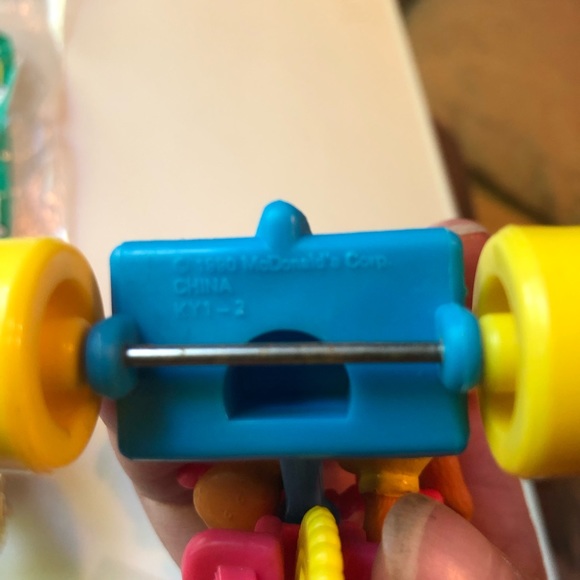 Lot Of 8 Vintage 1990s McDonalds Toys, 5 Are Sealed In Package Daisy Muppet Bugs - Picture 10 of 12